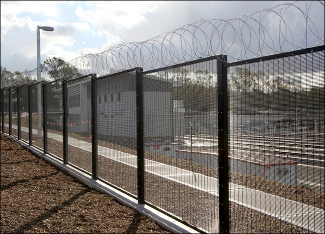 Hot dipped gi 358 anti climb fence with razor wire